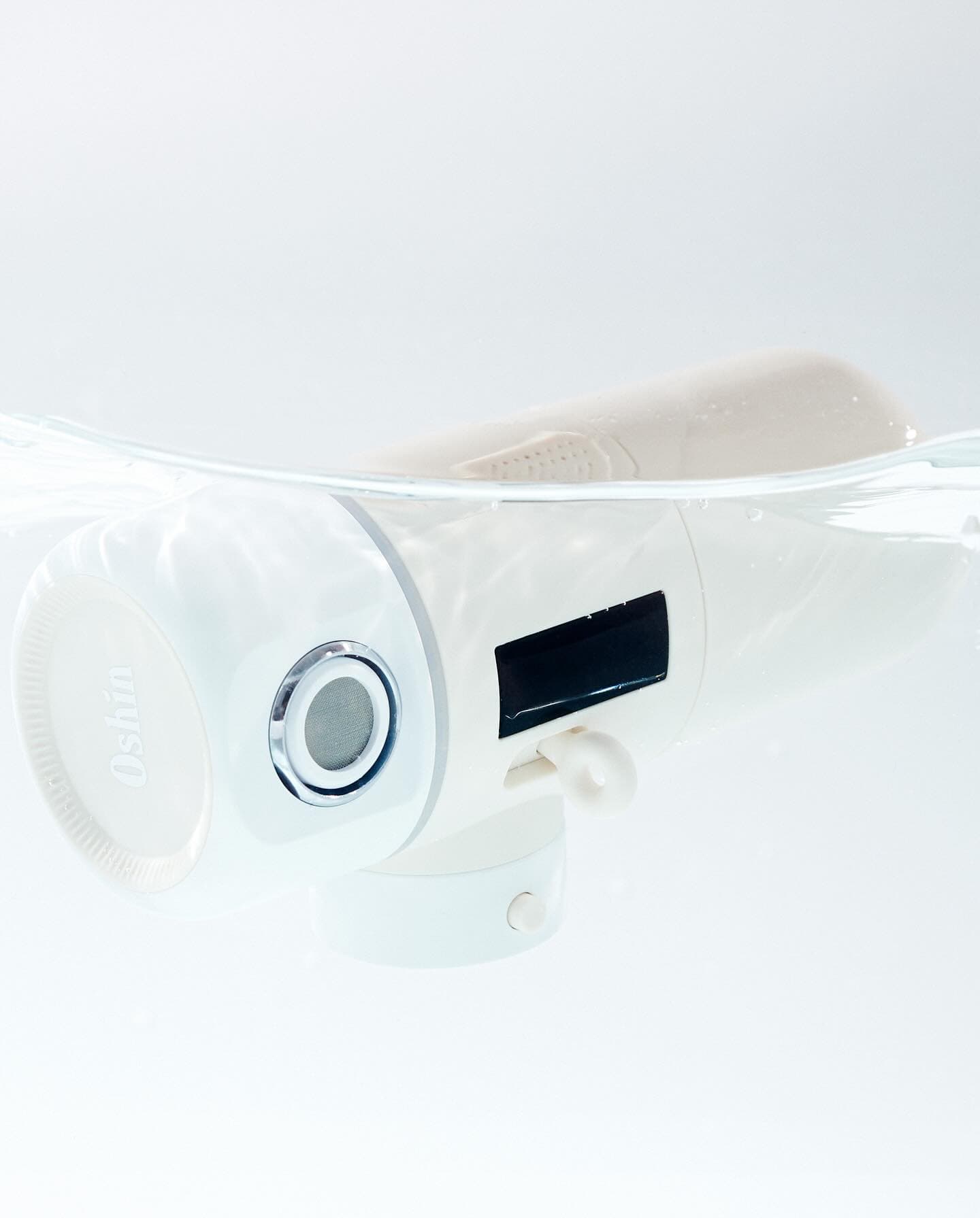 Oshin faucet water filter photographed underwater